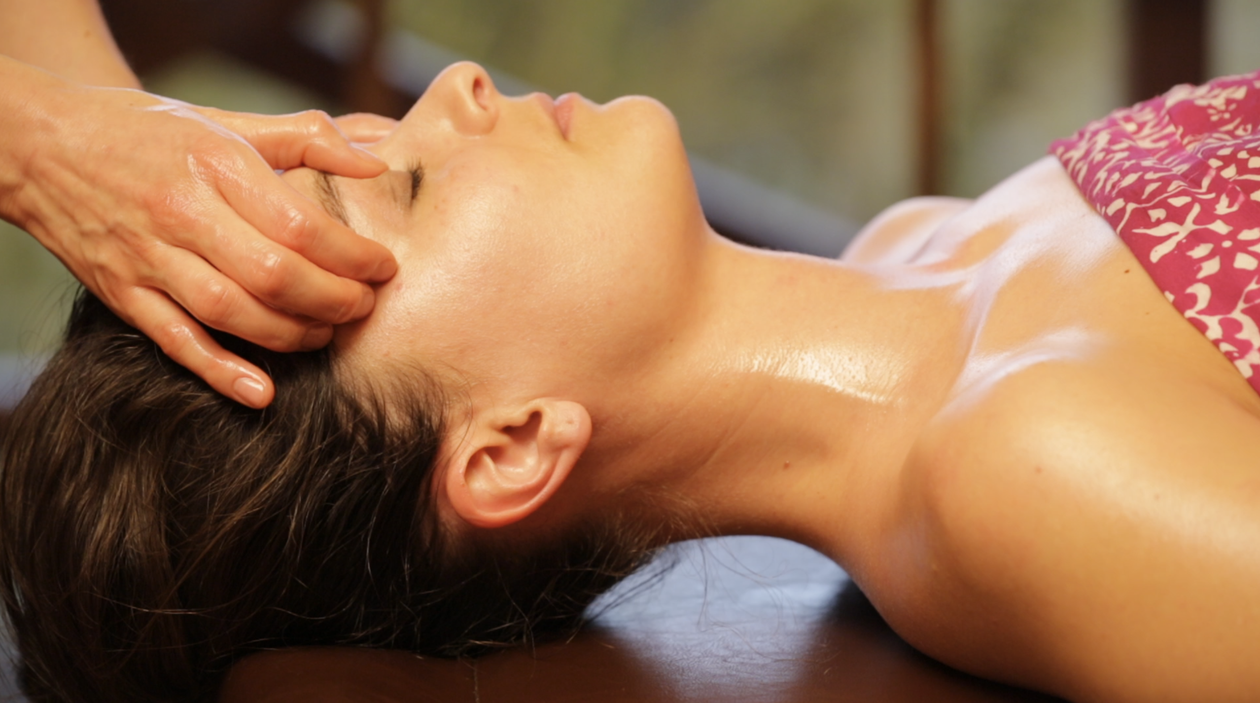 masaz-twarzy-podczas-kursu